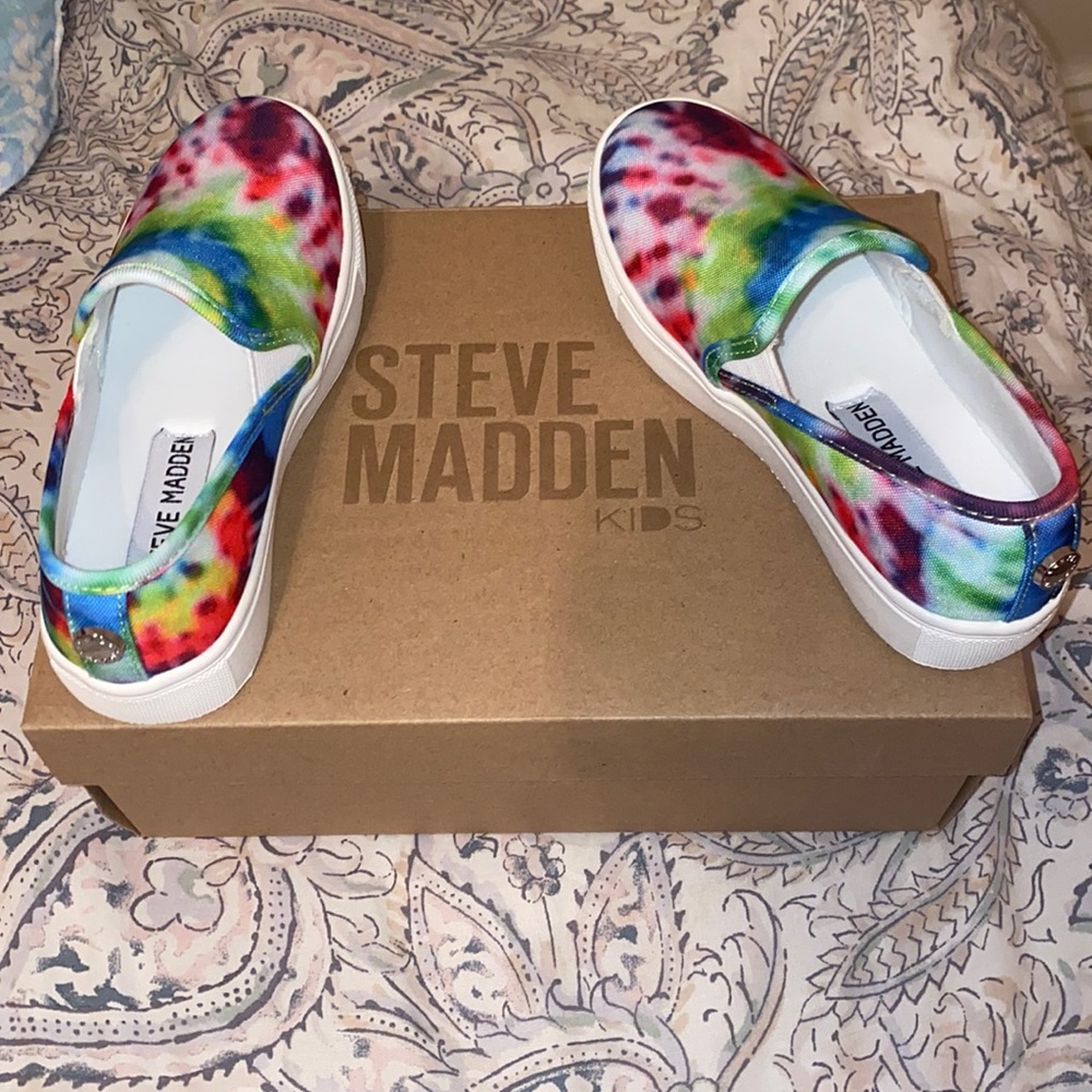 Steve Madden kids rainbow tie dye shoes
